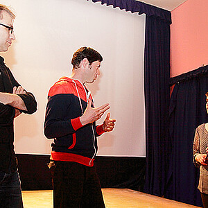 Die Regisseure Leopold Grün und Dirk Uhlig (v.li.) stellen ihren Dokfilm "Am Ende der Milchstraße" vor.