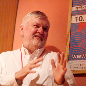 Krzystof Kopczyński spricht zu seinem Dok-Film "Dybuk. Über die Seelenwanderung".