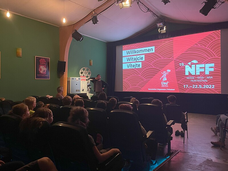 Kurátoři: Philipp Hänsel, Thomas Müller, Schüler:innen der Schkola Oberland